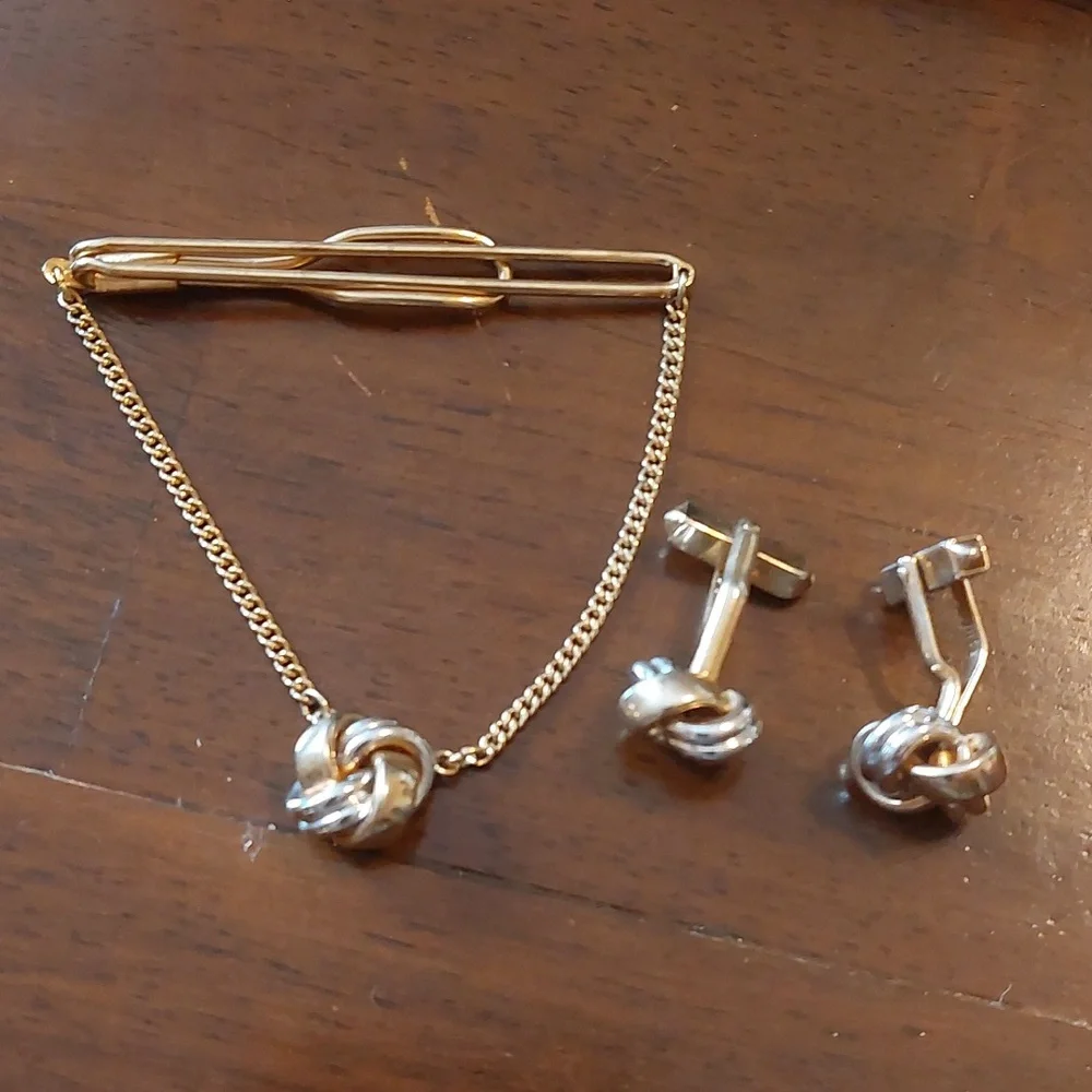 SWANK Gold Silver Two Tone Knot Design Tie Bar and Cufflinks Set Vintage